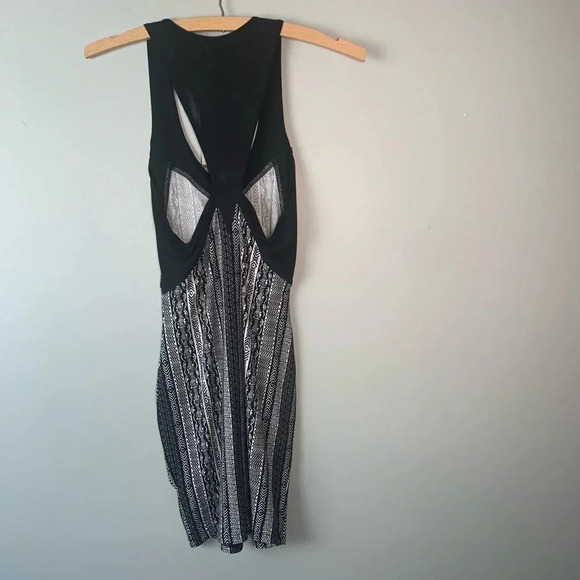 NWT Urban Outfitters tank black size xs - Picture 2 of 4